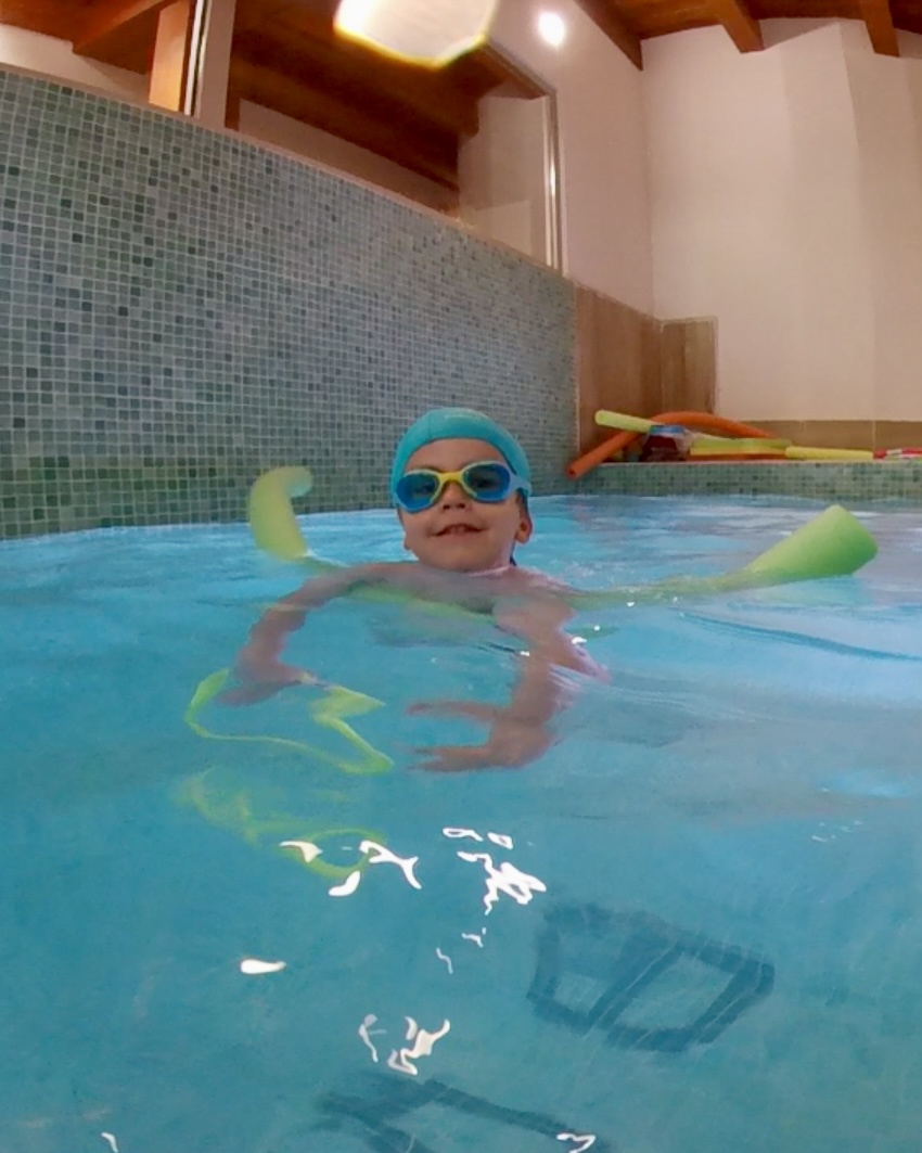 beBODHY-natacion-bebes-ejercicio-terapeutico-piscina