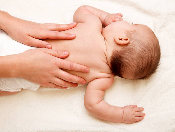 Masseuse massaging 5 months infant centro osteopatia biodinamica en barcelona