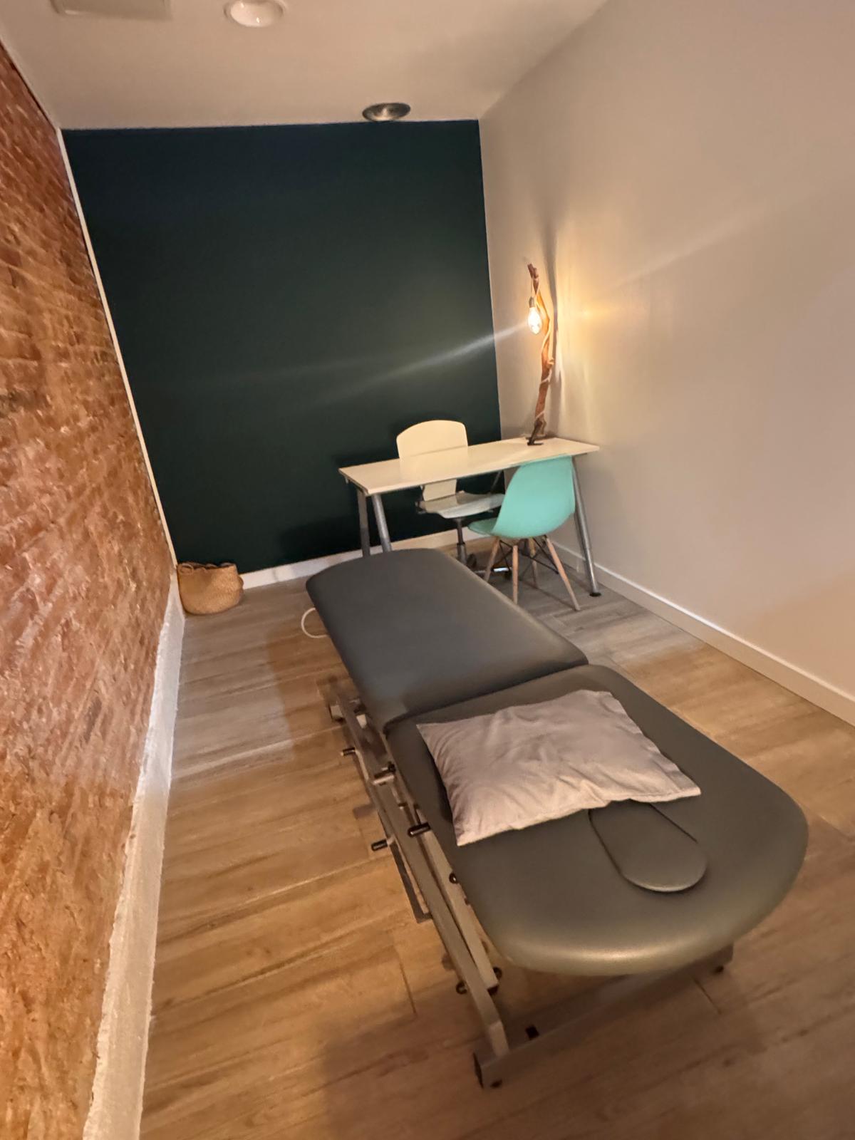 Consulta de tratamiento para alquiler de sala de fisioterapia en Barcelona