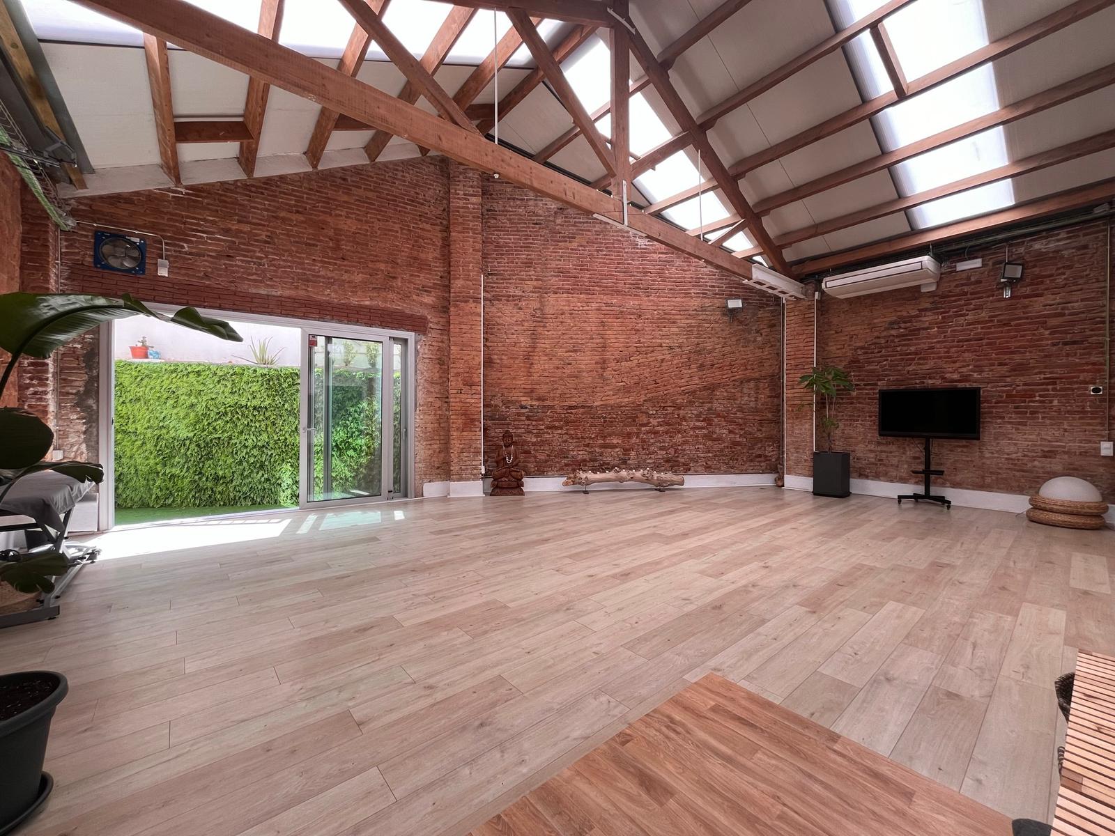 Sala Tierra de coworking para fisioterapeutas en Barcelona